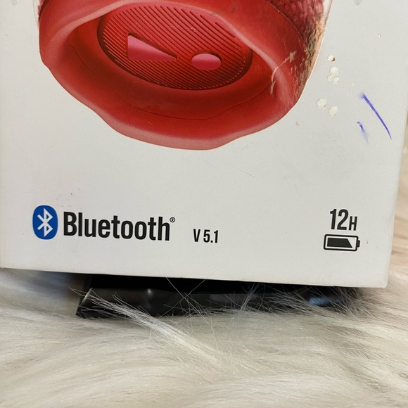 JBL FLIP6 Portable Waterproof Speaker - Red - Picture 6 of 15